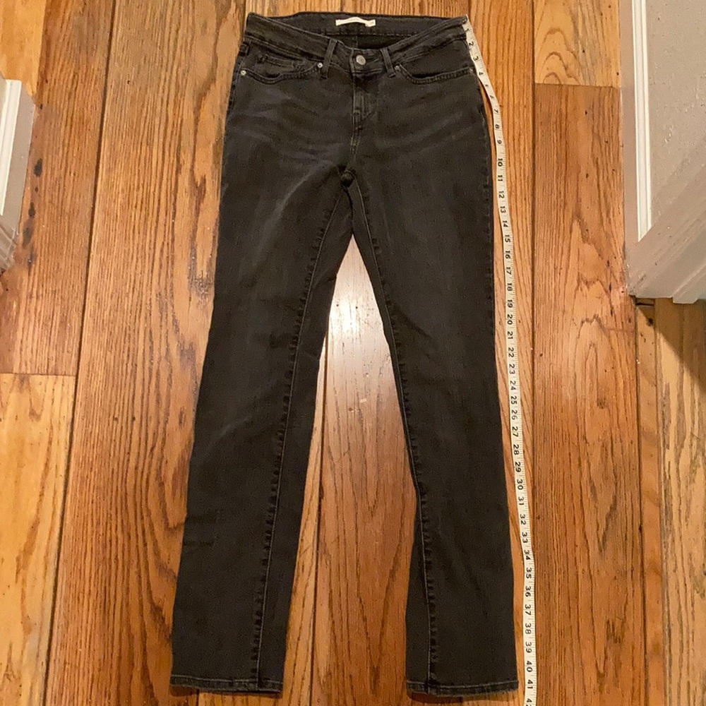 Grey Levi’s skinny jeans, size 28